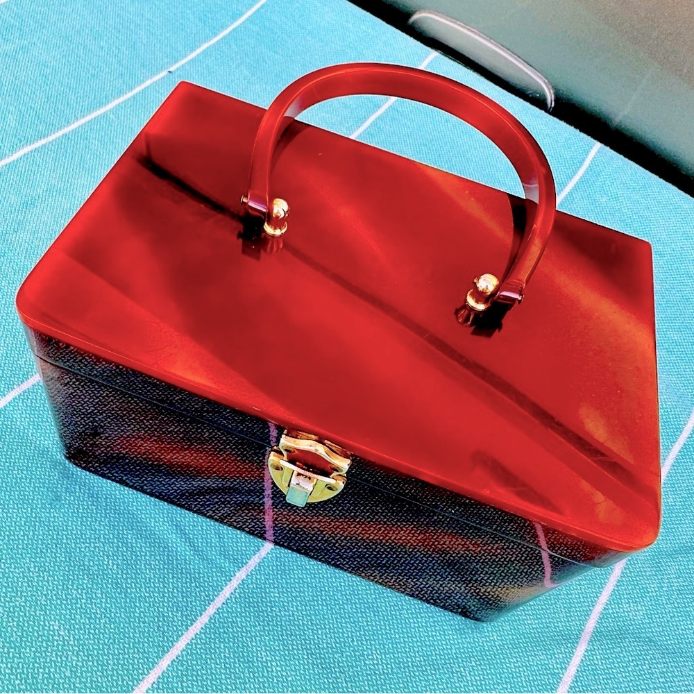Wilardy Butterscotch Vintage Lucite Box Purse